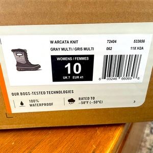 Bogs Arcata Knit Style #72404 in the gray multi color. Size 10